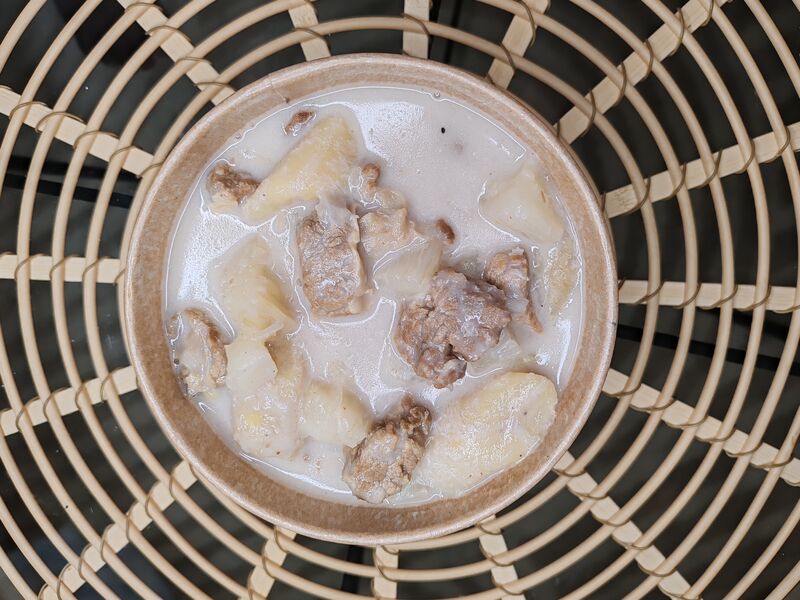 Trovi ya hanadzi (plat à base de banane- manioc-coco et viande de boeuf)