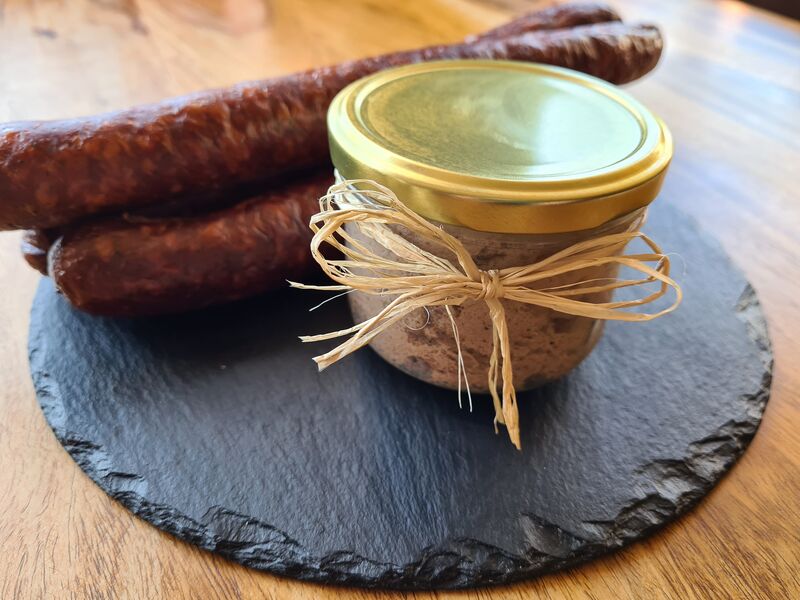 Domácí klobásy a paštika