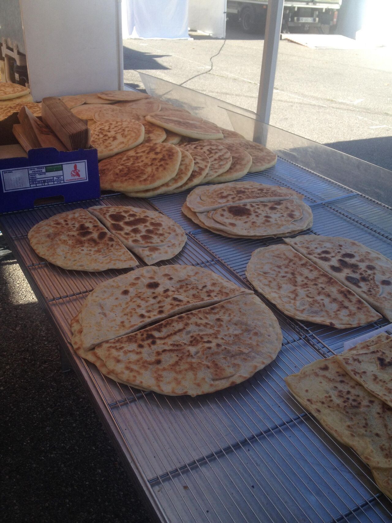 Galette farcies épinards, jambon, dinde, dattes. Toutes nos galettes sont cuites sur place