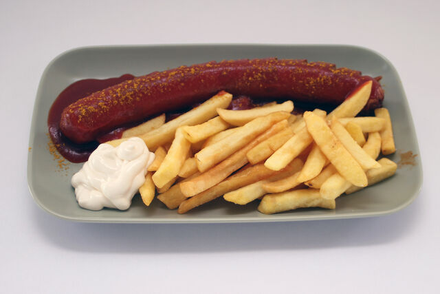 Riesencurry / Pommes / Majo