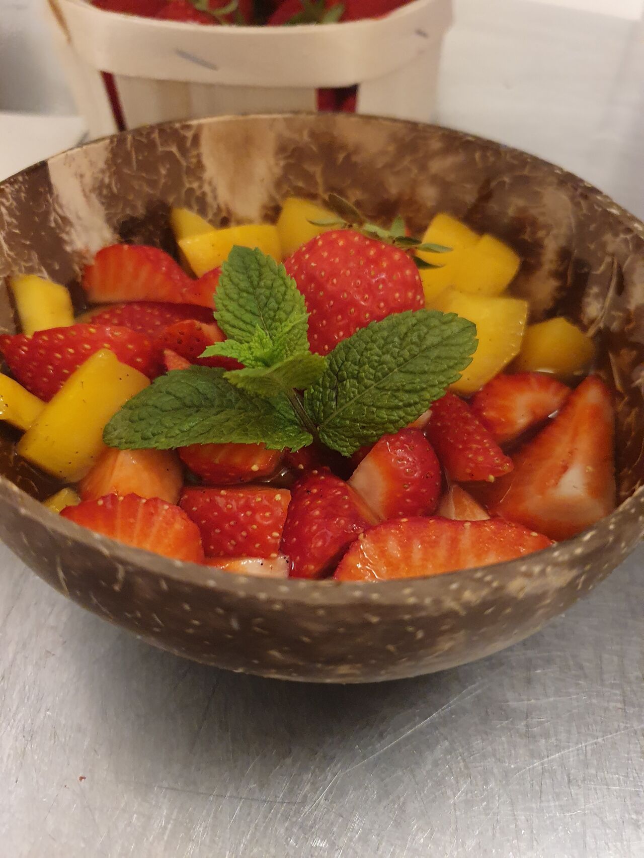 Salade de fraises et mangues aux épices 