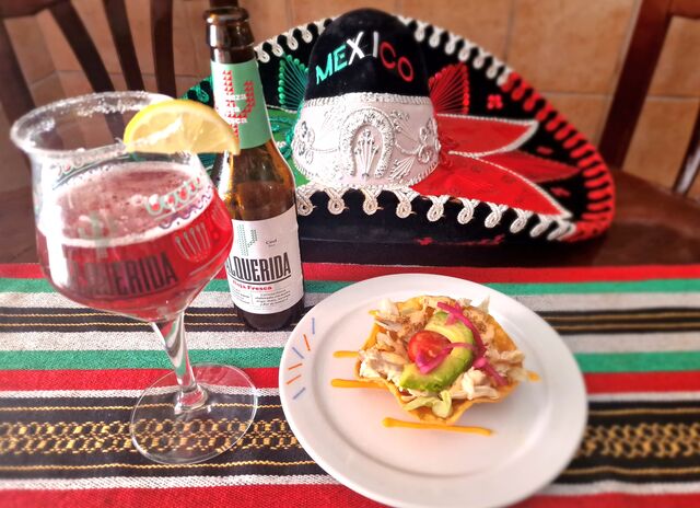 Tostada de Pollo peleón 