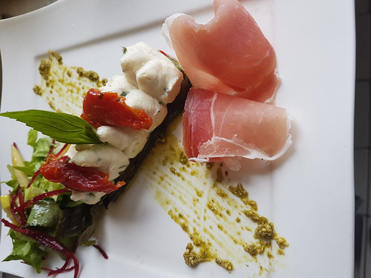 mille feuille de légumes grillés au chèvre de l'écaillon