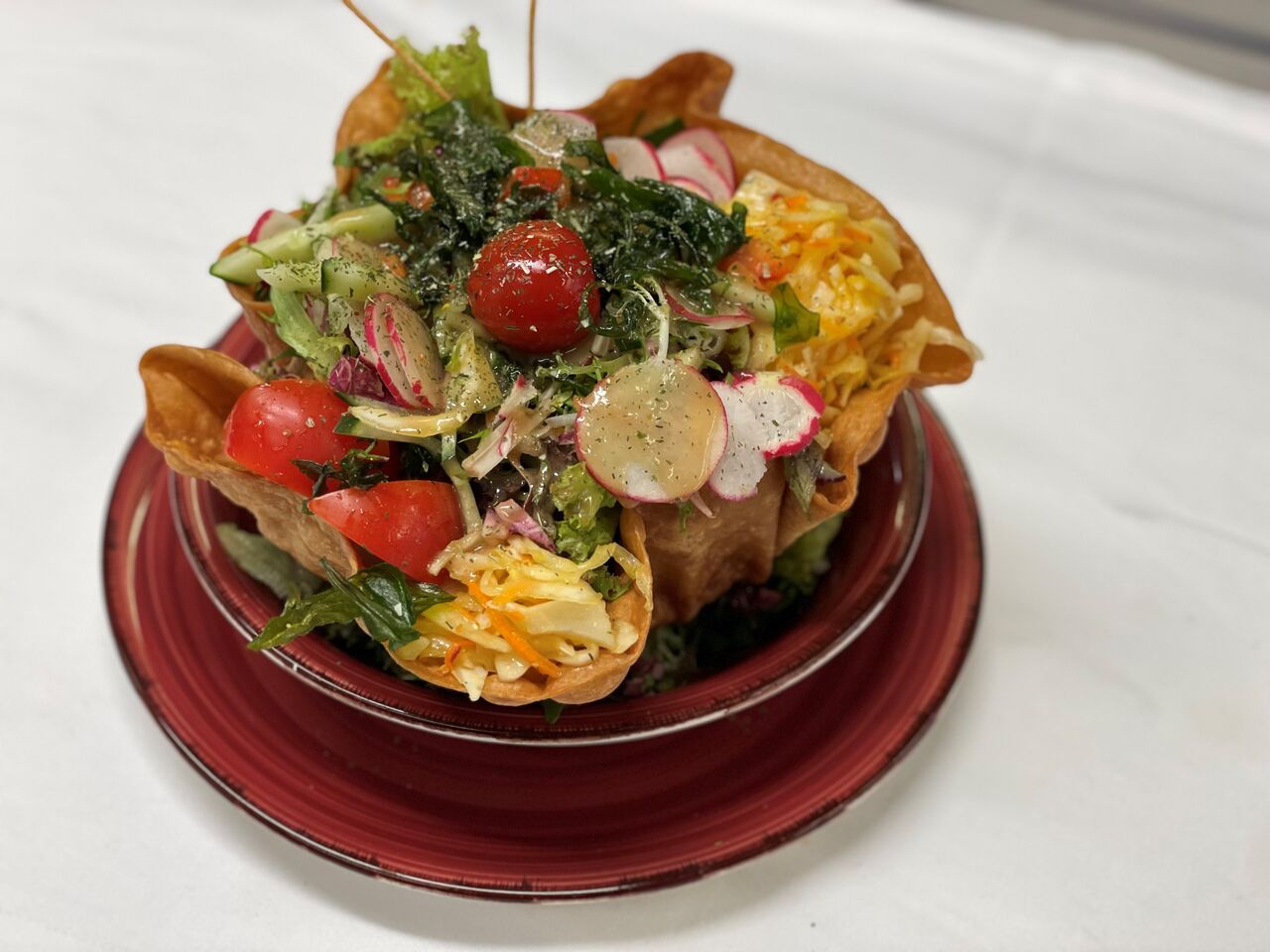 Salat in der Taco-Schale