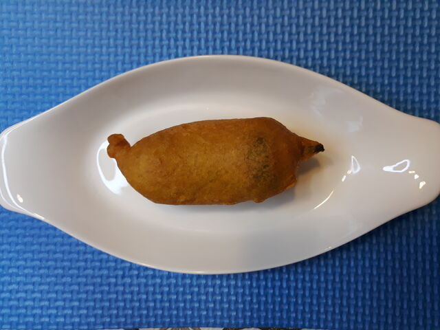 entrée - beignet piment farci au chair de crabe émietté