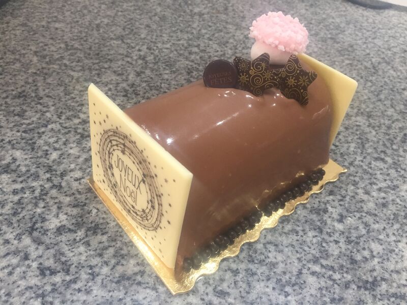 buchette de nöel Caramélia - sablé au chocolat, mousse caramélia, insert creme brulée vanille Madagascar, biscuit chocolat