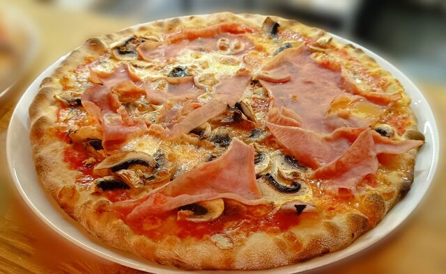 Pizza Prosciutto e Funghi