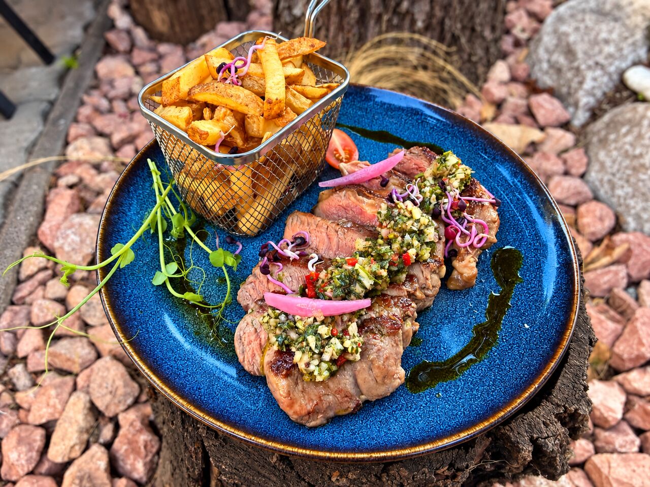 RIBEYE STEAK CHIMICHURIVAL ÉS HÁZI HASÁBBURGONYÁVAL