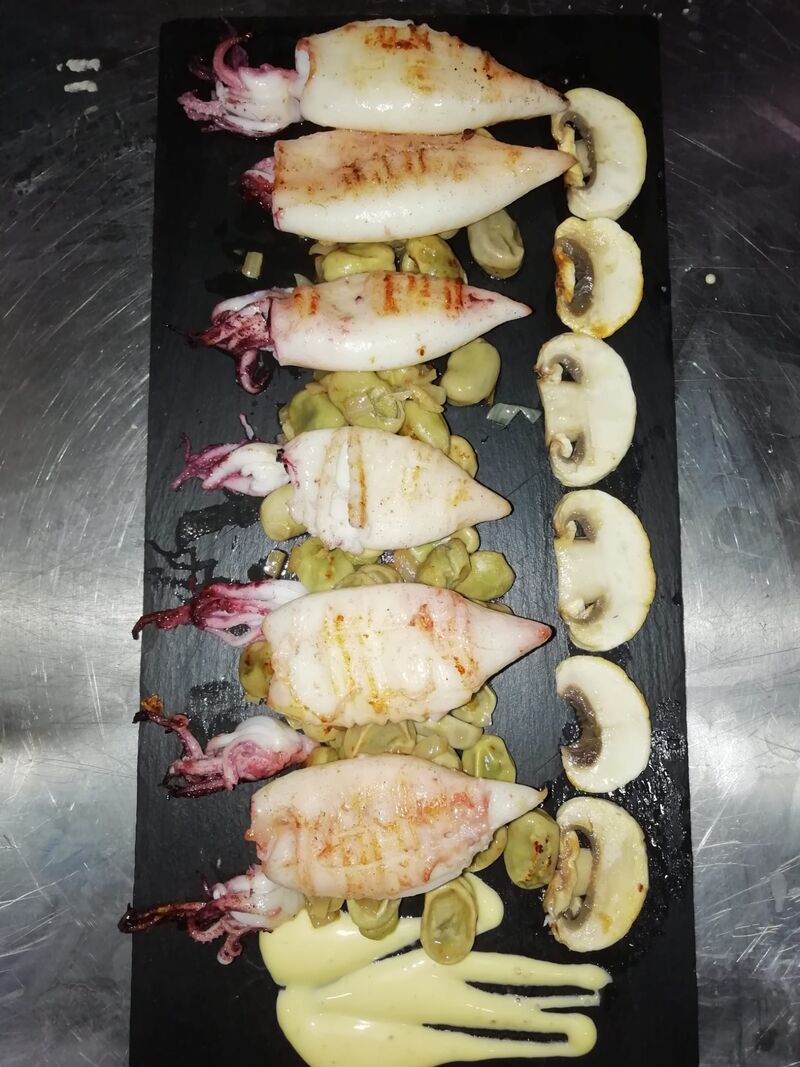 Habitas con chipirones