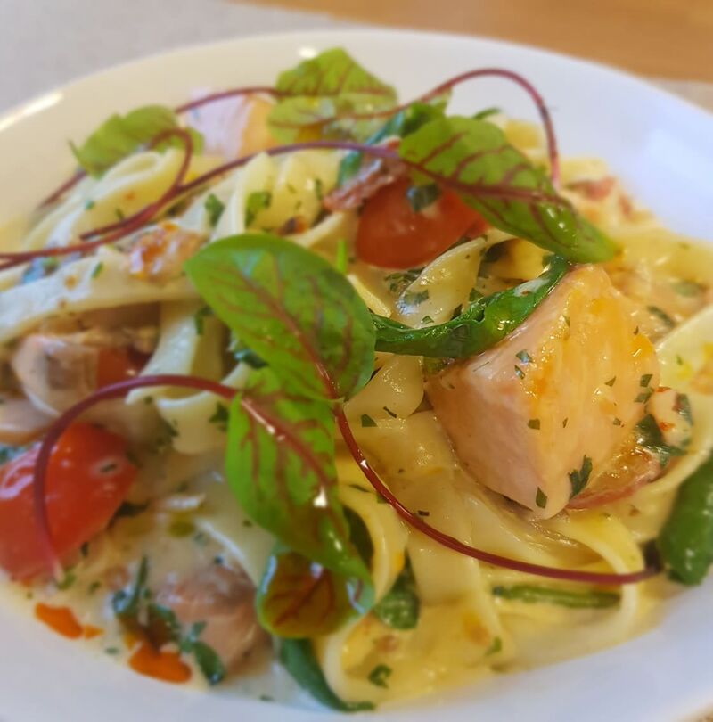 Tagliatelle z łososiem