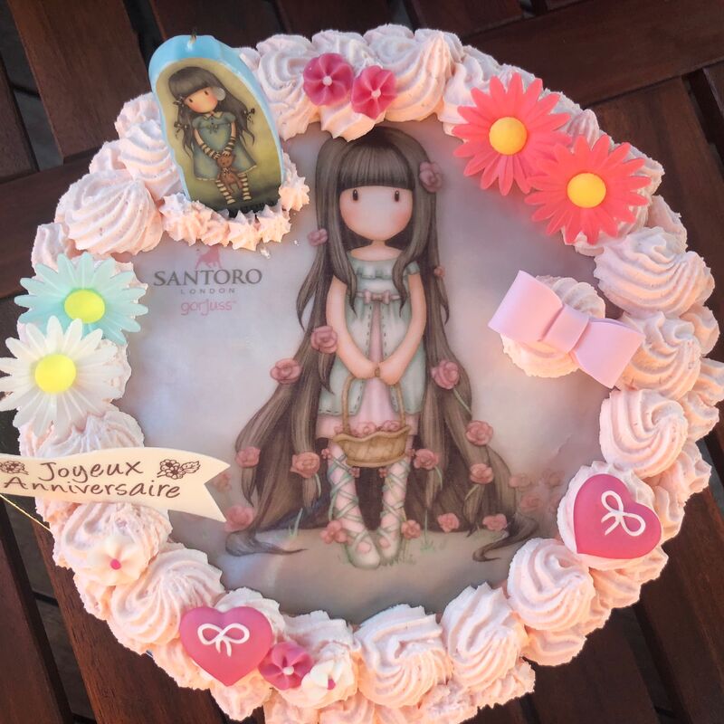 Gâteau crème fraîche framboises aux teintes rosées ?