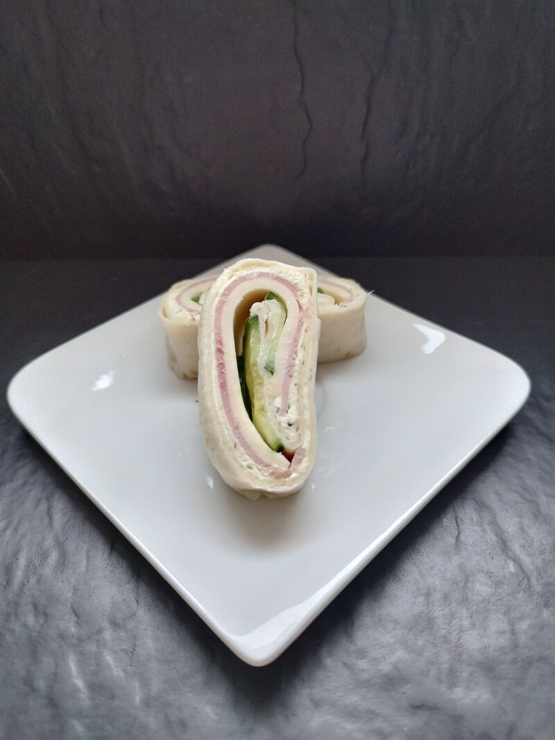 Frischkäse Wraps mit Kochschinken, Käse und Gurke