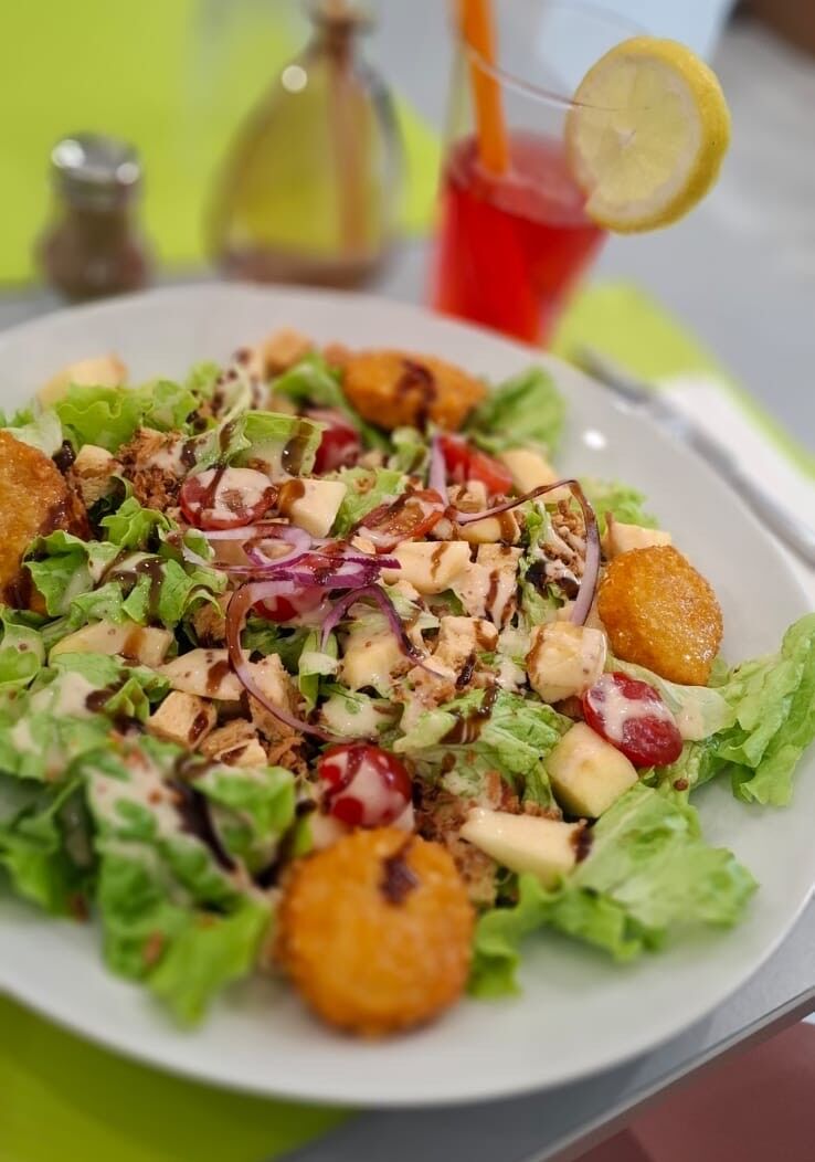 LA SALADE CHÈVRE / MIEL 