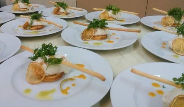 Crème de tourteau aux agrumes sur son blinis