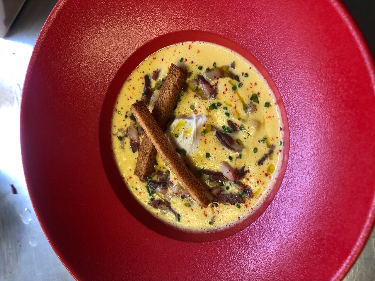 velouté de courge, oeuf poché et magret de canard fumé maison