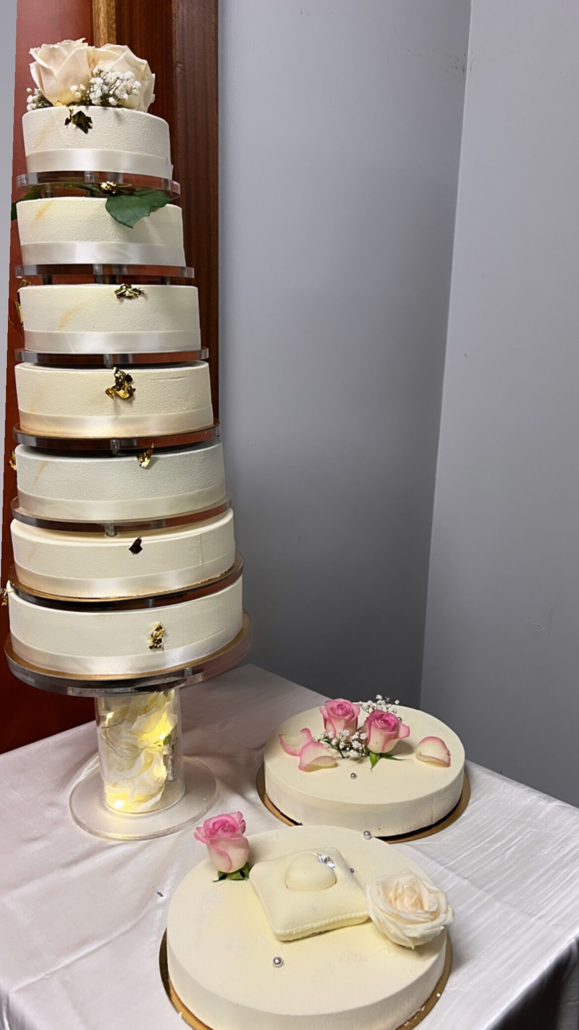 Pièce montée à la française qui se compose d’entremets . 