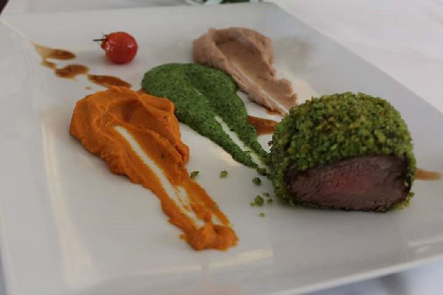 Venha provar os sabores das refeições autenticas que temos para si!