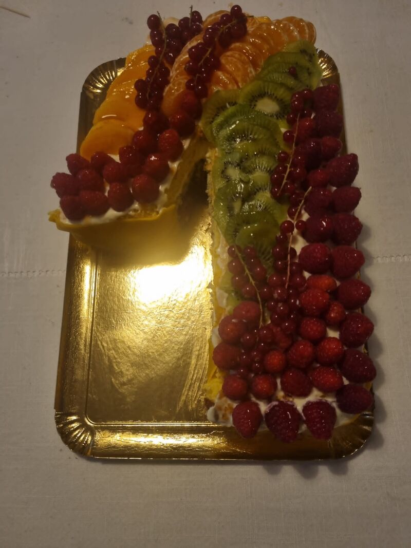 Gâteau d'anniversaire aux fruits 