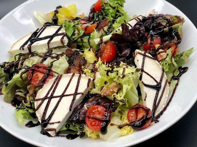 Ensalada gourmet con queso de cabra