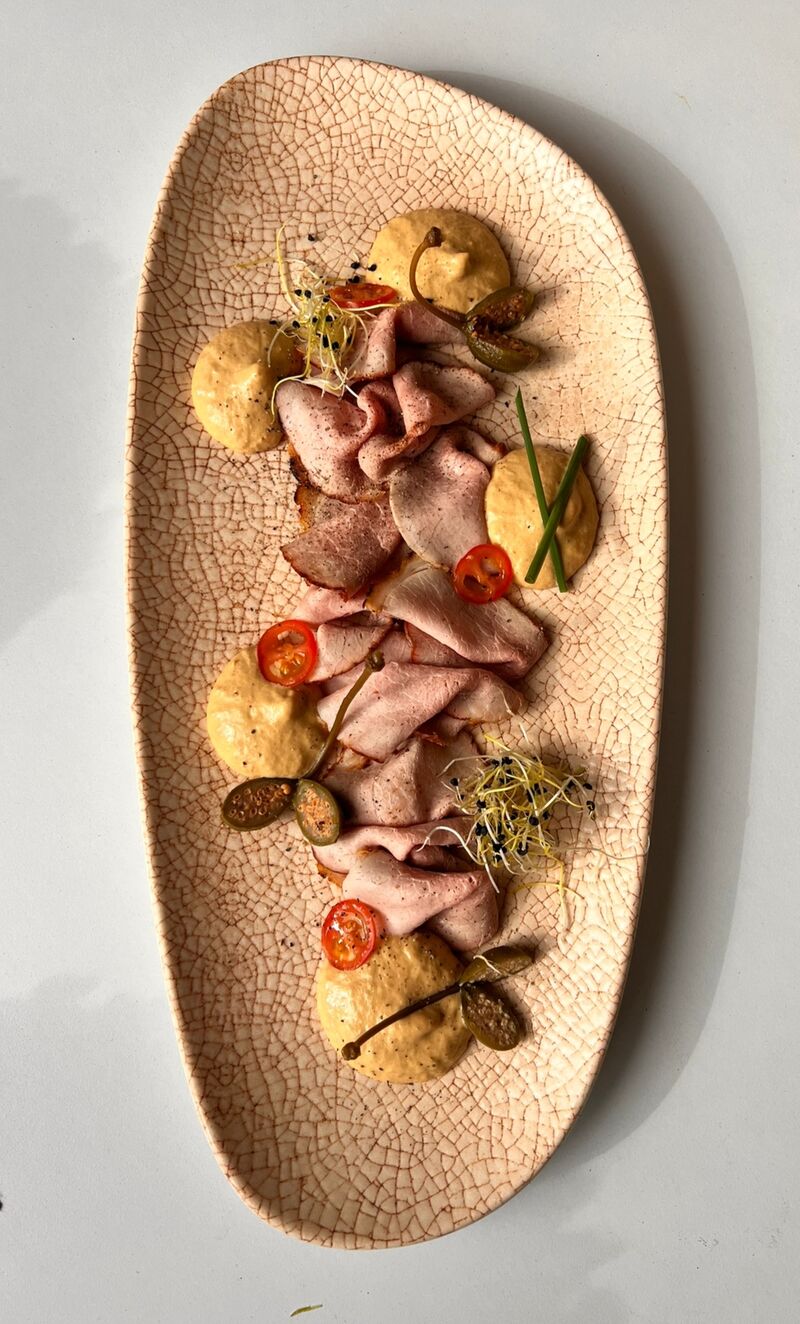 VITELLO TONNATO COOKED IN THE CHARCOAL GRILL OVEN - VITELLO TONNATO COCINADO AL HORNO DE BRASAS