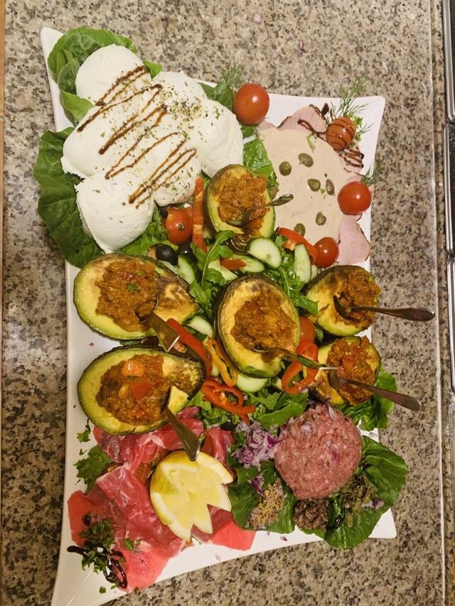 Avocado Salat,Carpaccio di Manzo,Vitello Tonnato und Kalbs Tartar