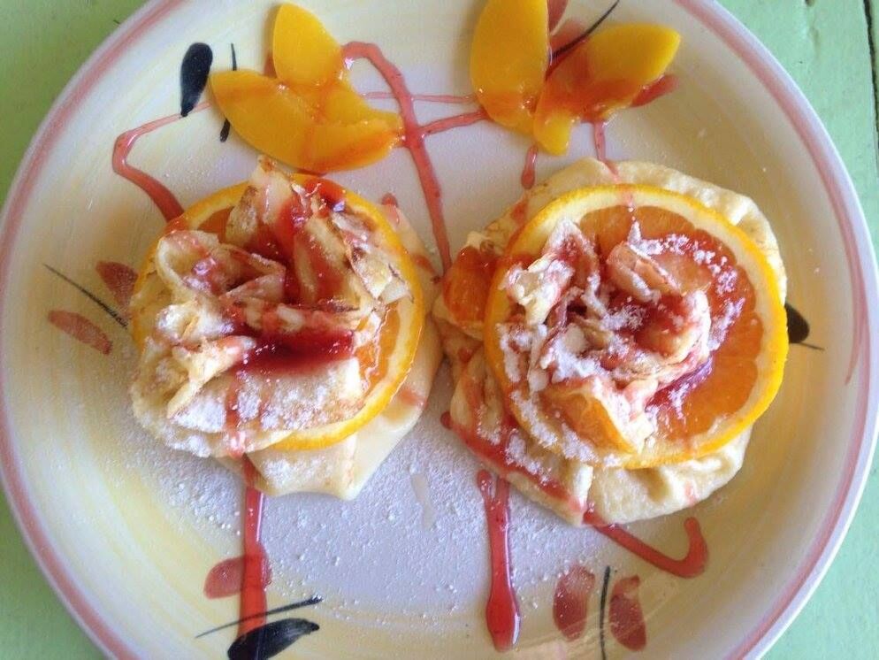 Túrós-gyümölcsös palacsinta batyu eperöntettel