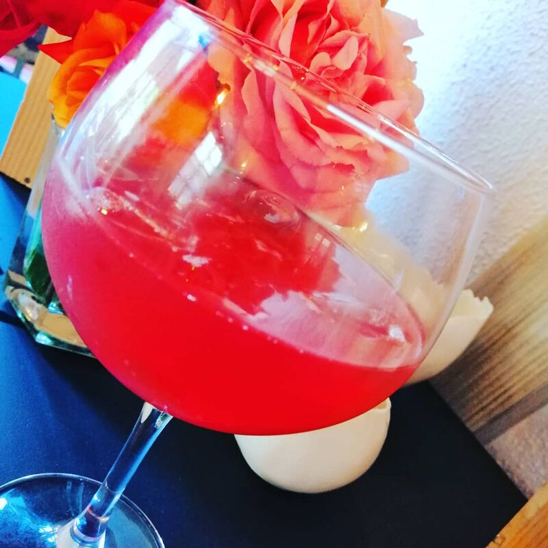 Cocktail maison : liqueur de framboise, gingerbeer et crémant