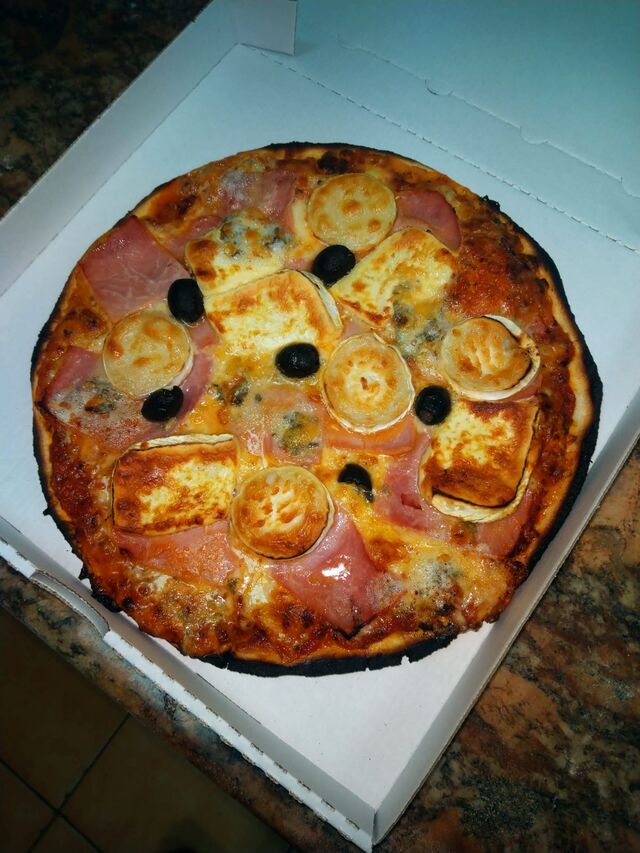 La pizza 4 fromages avec jambon