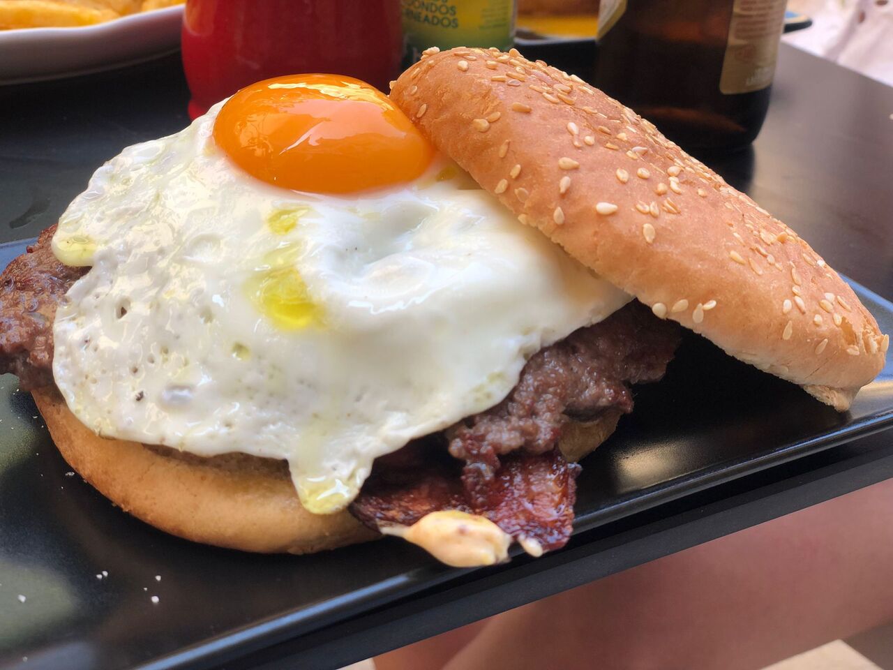 Burger con huevo