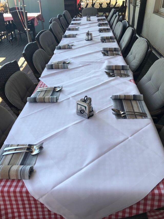 Hier kann sich eine Gruppe bis zu 20 Leute einen Tisch reservieren.
