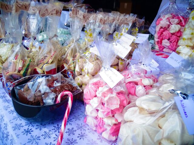 Meringue nature/sans sucre/chocolat/fruits rouges
