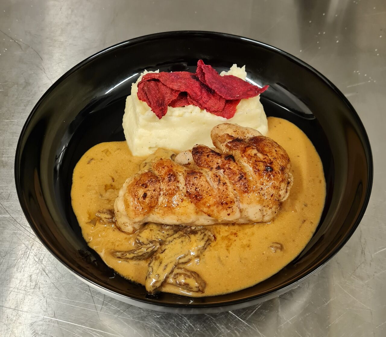 Ris de veau, sauce morilles et purée de céleri 
