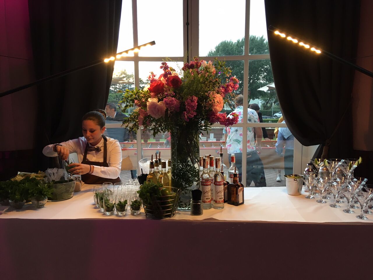 1 ère animation, Villa du Cercle de Deauville, Bar à Cosmo & Mojito... 16 Juin 2018.
Any Time Any Where but Cocktails !