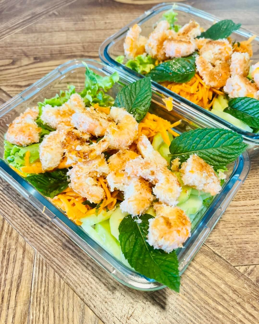 Salade fraicheur avec beignets de crevettes coco