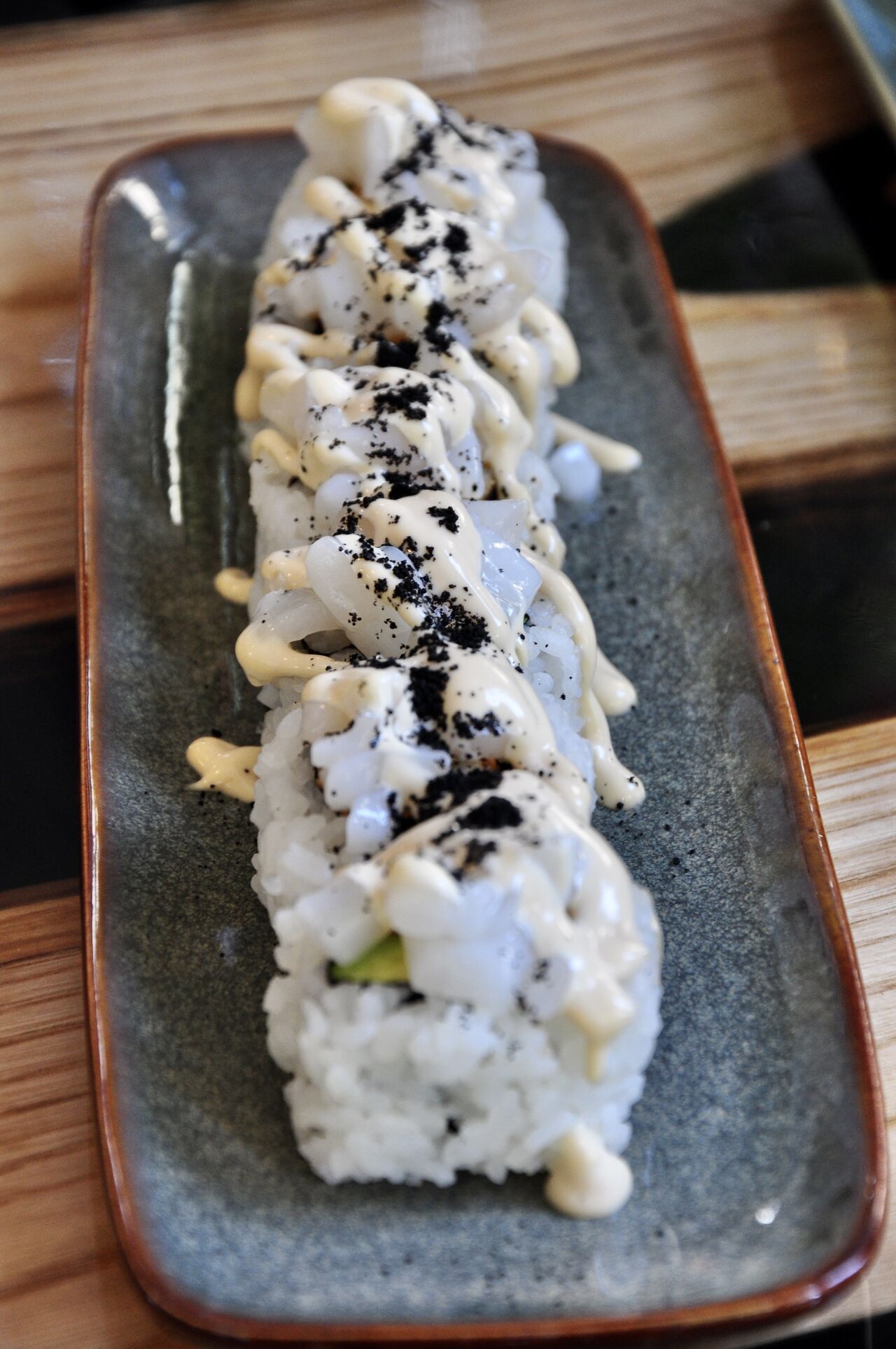 Gambero fritto, avocado, tartare di calamaro, maionese alla soia 