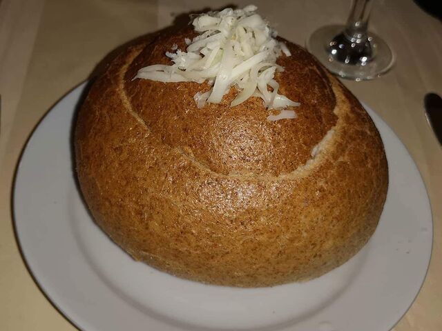 Francia hagymaleves cipóban