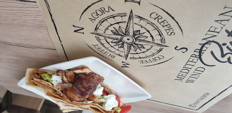 Pikante BISTRO Crepe mit Hühnchen Gyros,Gouda,Tomaten und Tzatziki 