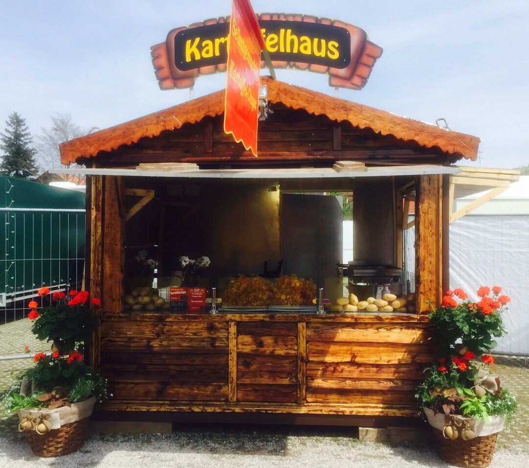 Verkaufswagen, der Speisenmeister
Kartoffelchips, Pommes Manufaktur, Backhendl,
Chicken Wings- und Nuggets
eisgekühlte Getränke