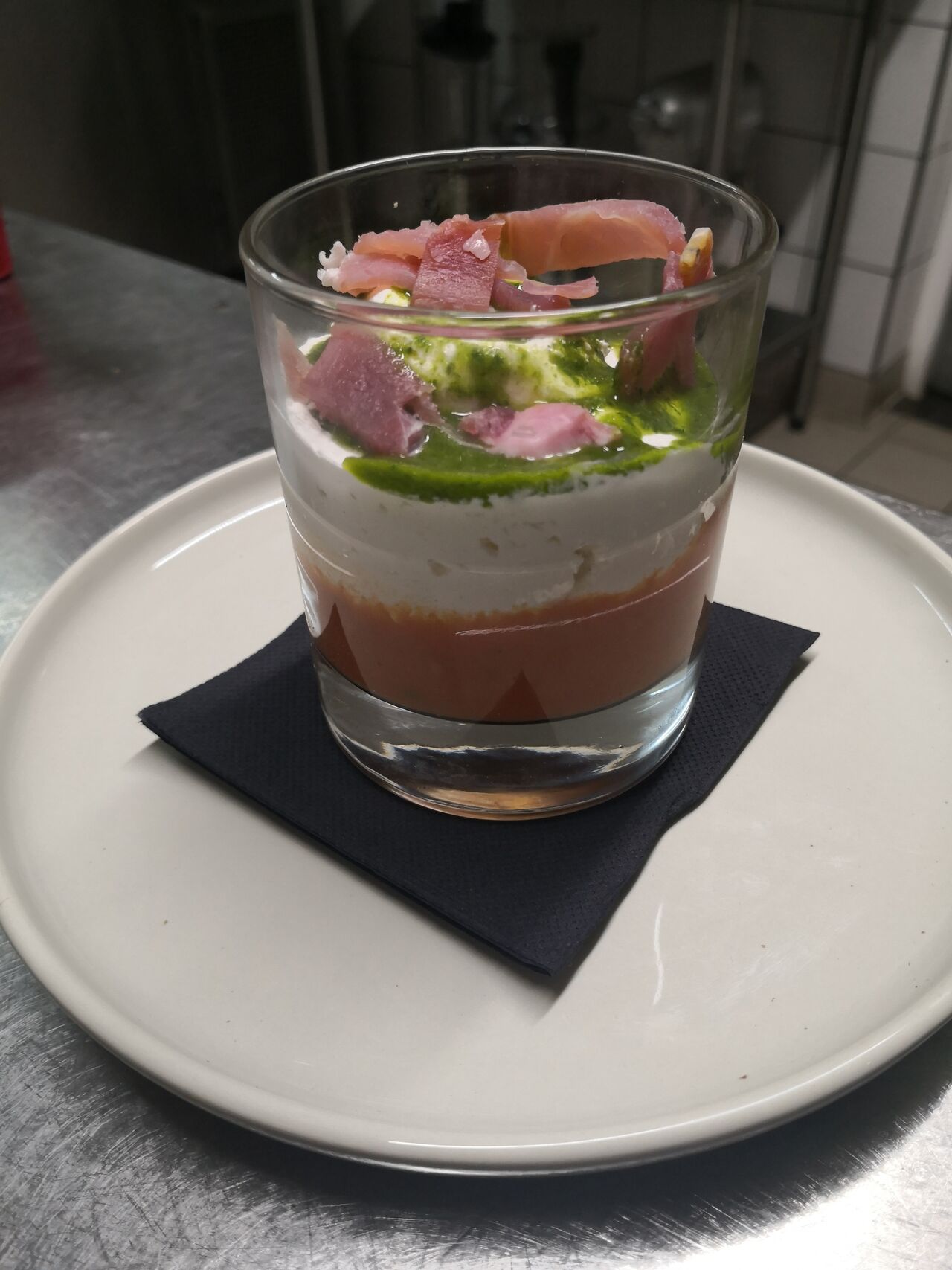 tiramisu mascarpone, parmesan, pistou et jambon italien
