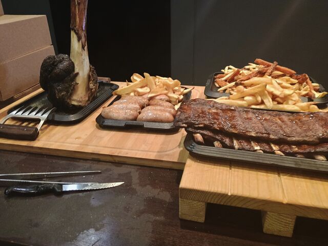 Ribs, salsicce, martello di Thor