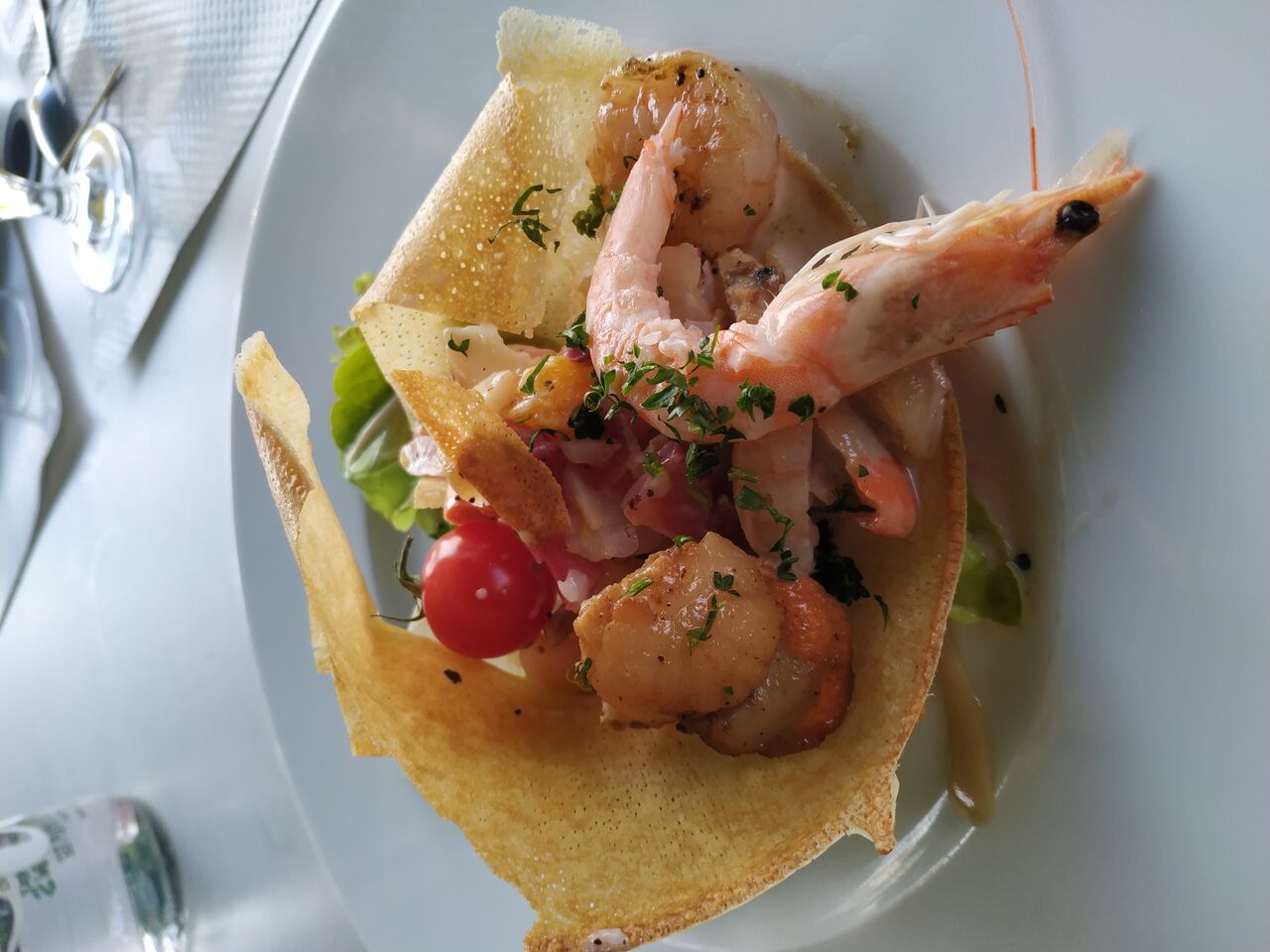 rose de la mer (salade de Gambas aux fruits frais