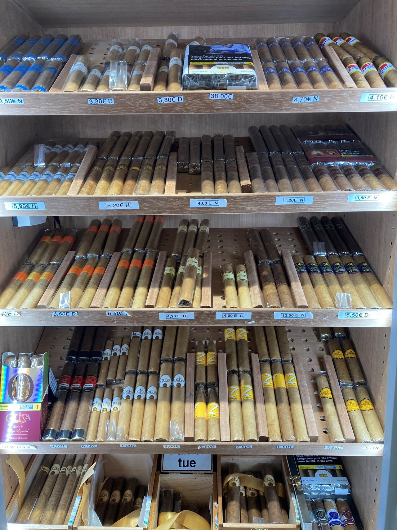 Nous vous proposons un large choix de cigares dans notre cave !