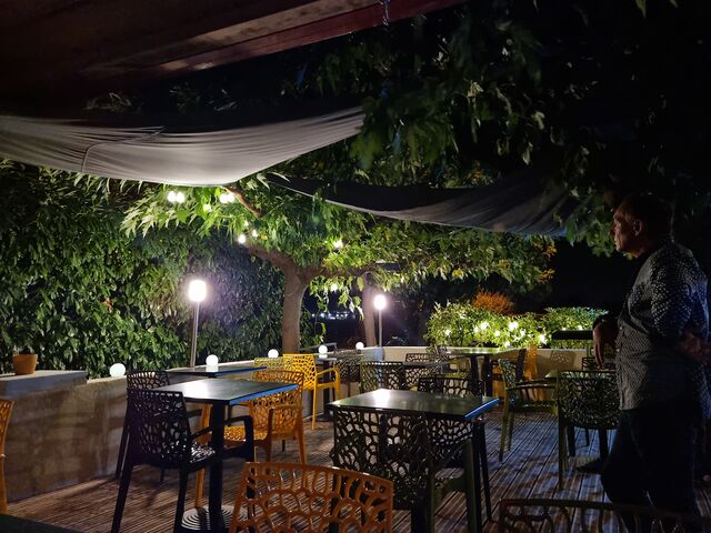 Une belle terrasse vitaminée pour vos soirées