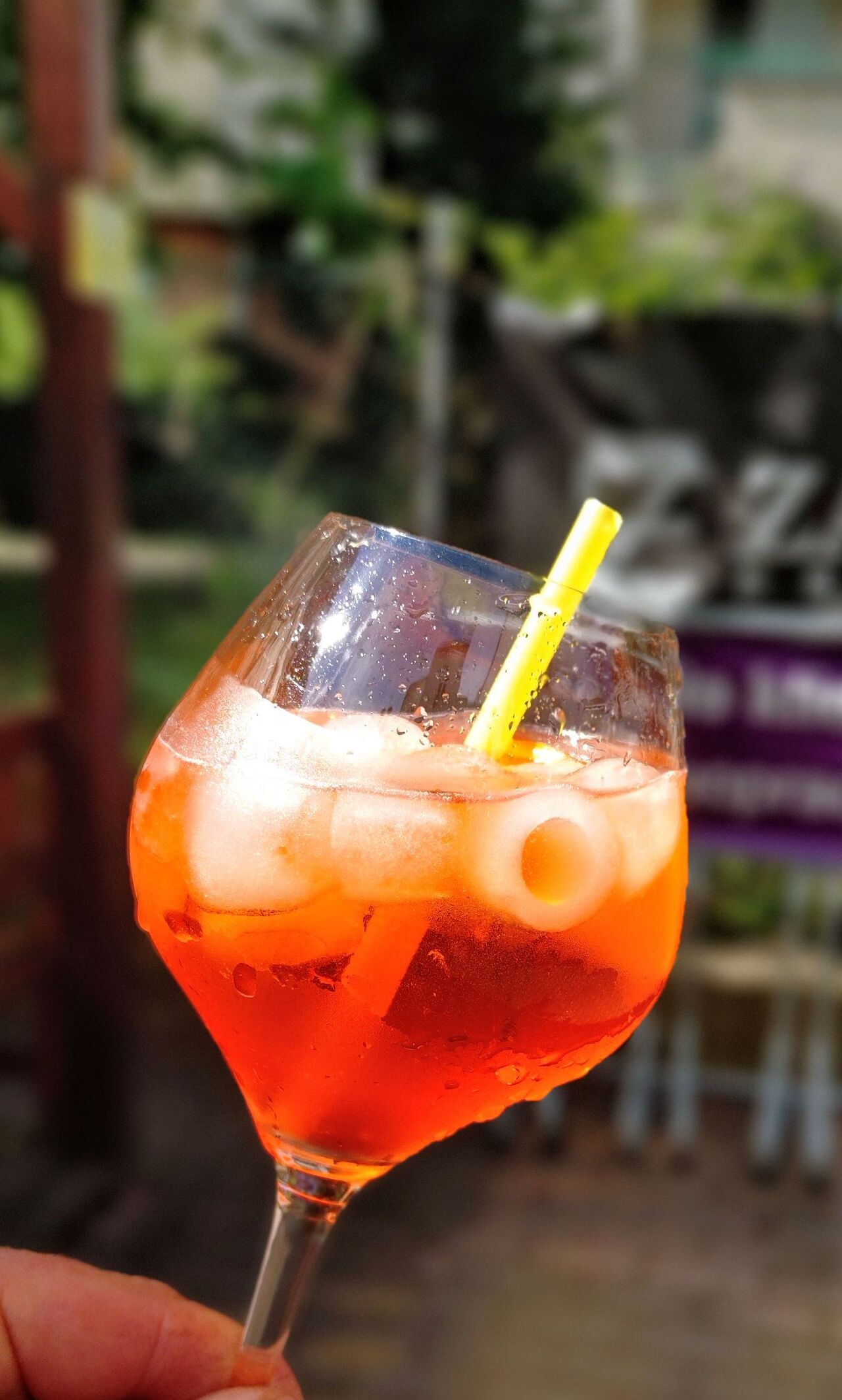 Nealko spritz a letní pohoda na zahrádce ve Vysočanech 🌿