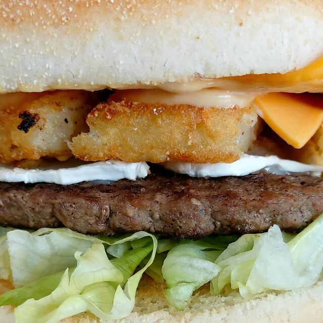 Méga Bun's (frites et boisson): 10€
(Bun's, steak 200gr, salade, tomate, oignon, sauce au choix)
Supplément au choix +0.50€