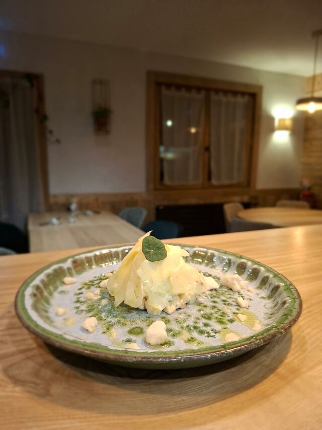 Tomme de brebis un peu comme un dessert ! Panais et noix caramélisés.