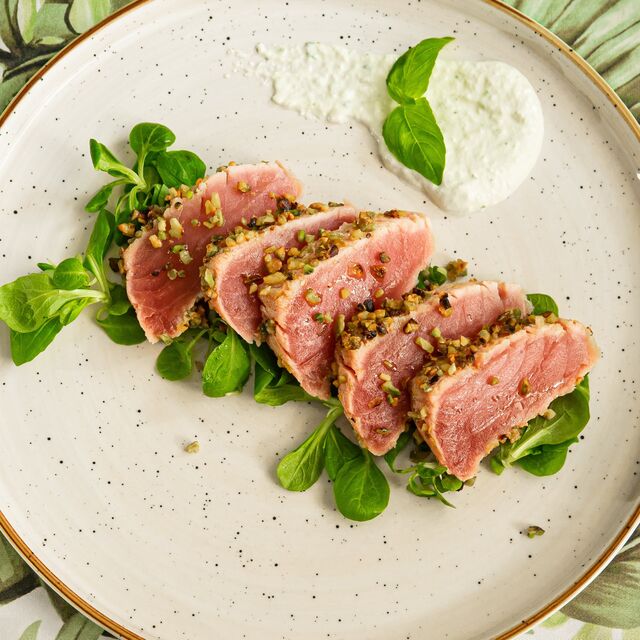 Tataki di Tonno in crosta di pistacchi per renderlo più saporito e gustoso per tutti gli amanti del pesce.