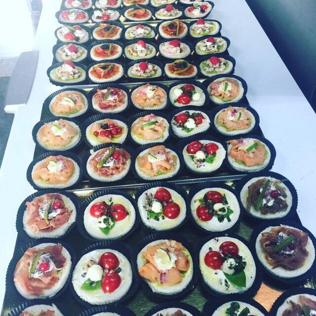 Canapés assortis