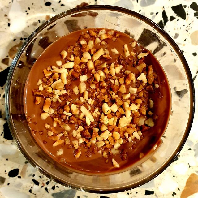 Pot choco du PATRON (le fameux pot de crème au chocolat, éclats de noisettes et pralines)