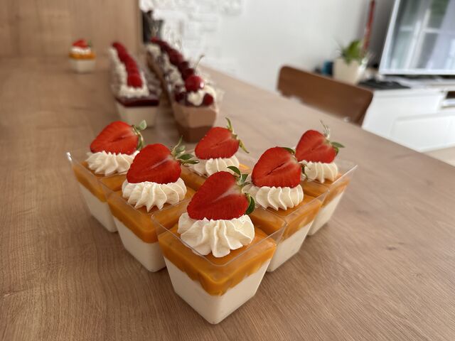 Mini deserki Panna Cotta/mango